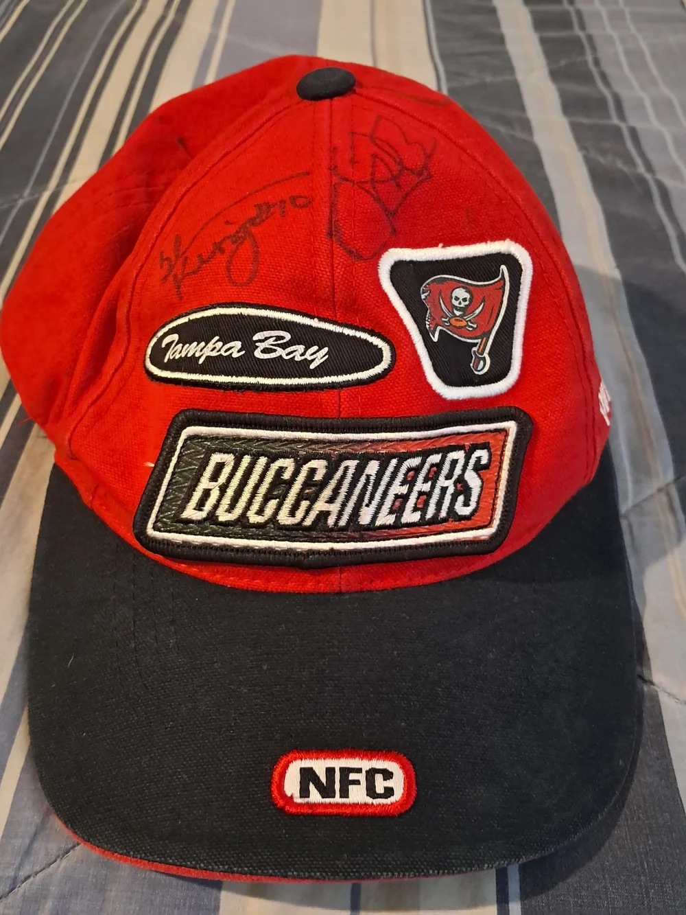 Tampa Bay Buccaneers Red & Black Team Logo Baseball Cap